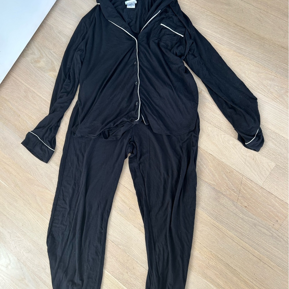 Black and white detailed pajama set